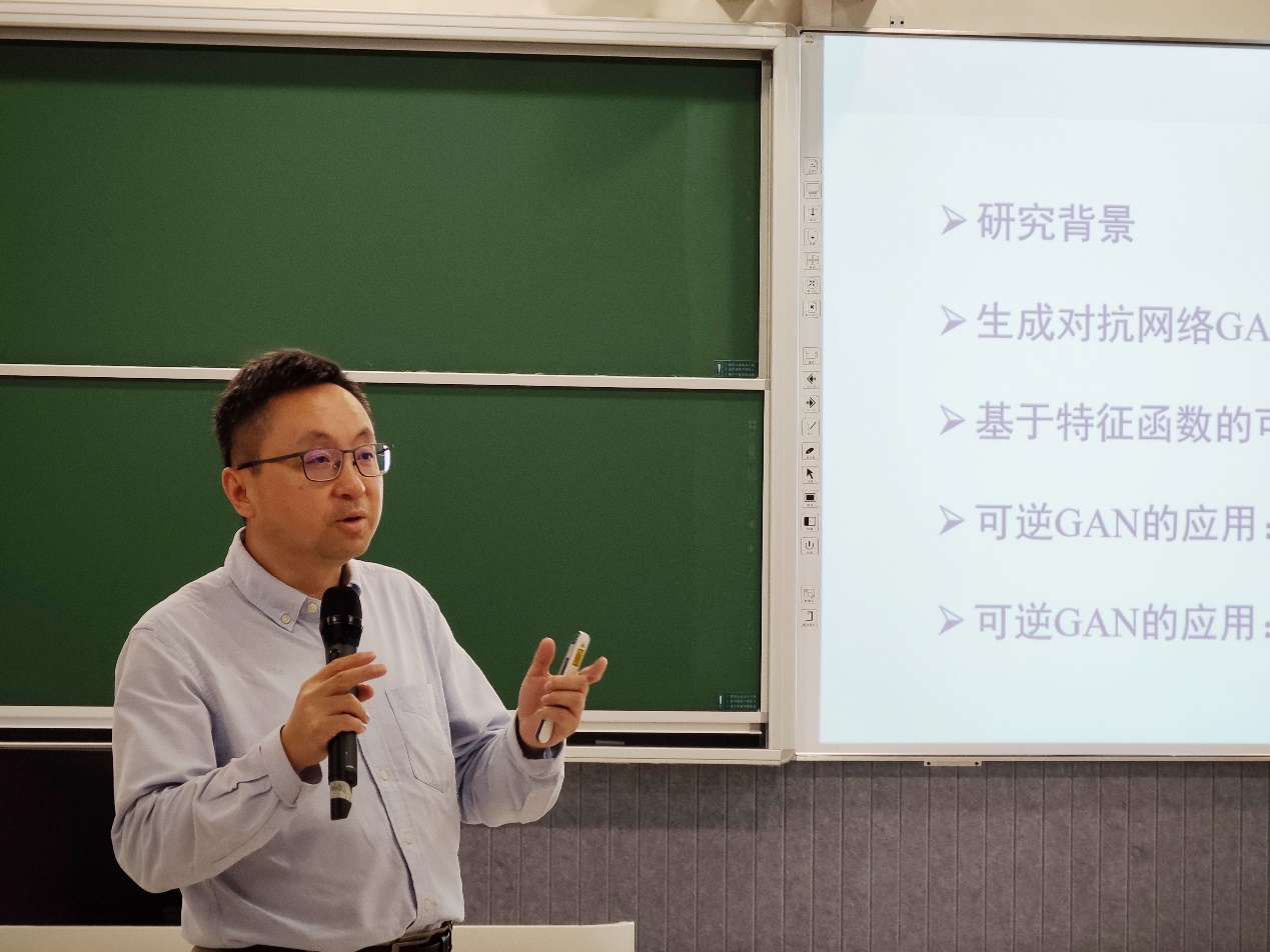 图片包含 人, 男人, 站, 前描述已自动生成